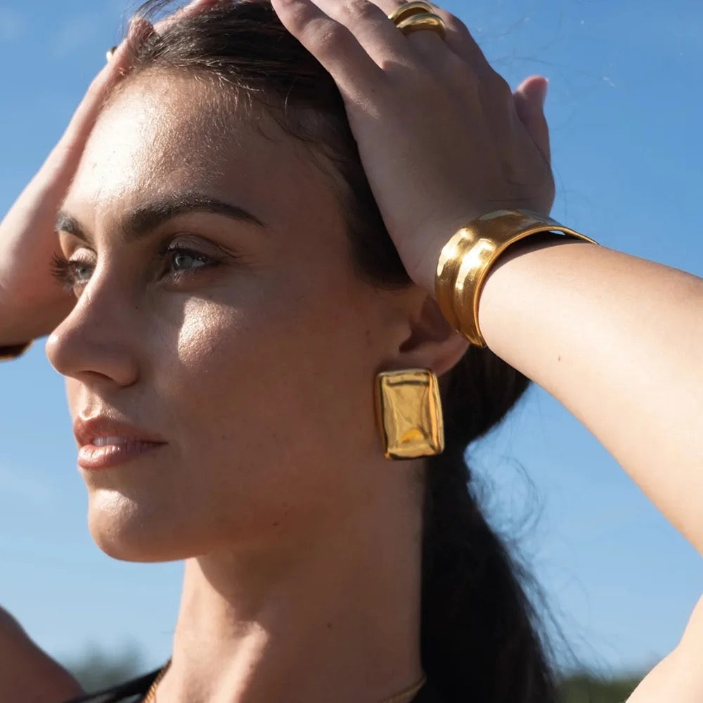 Zoraida Elegant Rectangular Studs
