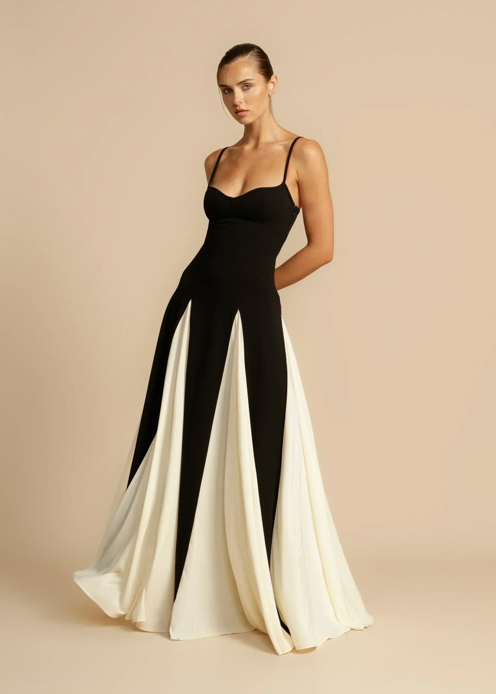 Roxanne™ | Elegant maxi dress with contrasting ruffles