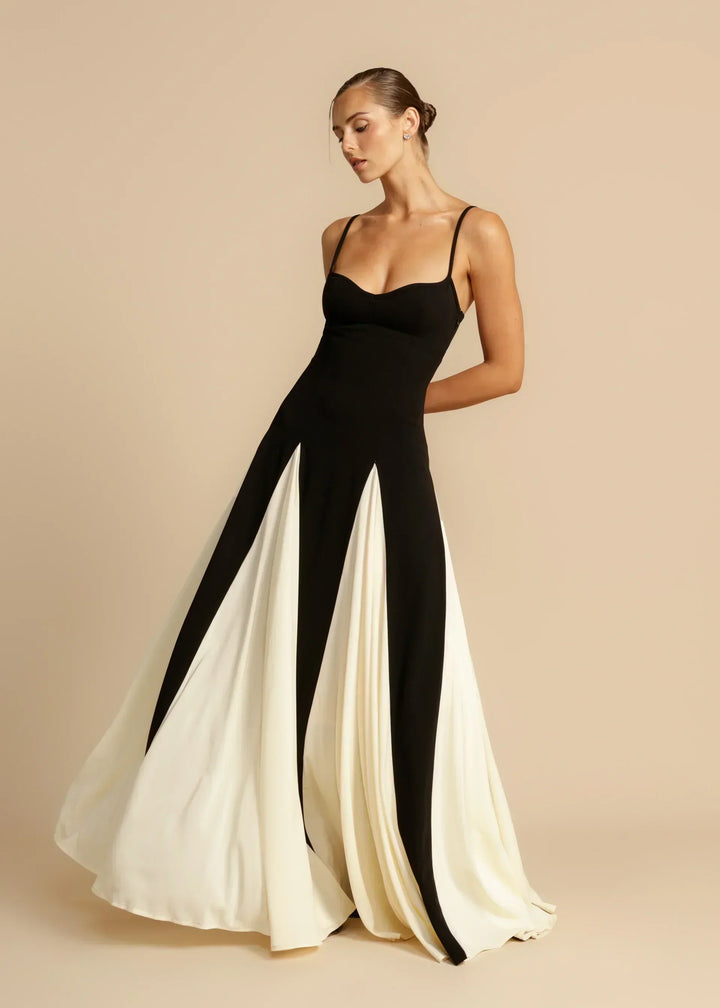 Roxanne™ | Elegant maxi dress with contrasting ruffles