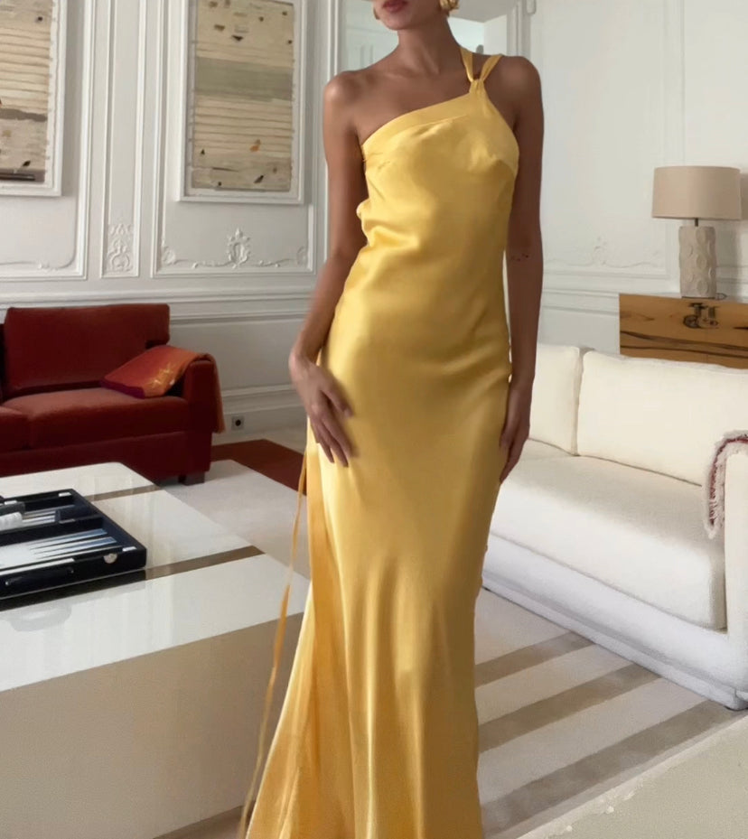 Xynara ™ | Elegant off-the-shoulder dress with lacing