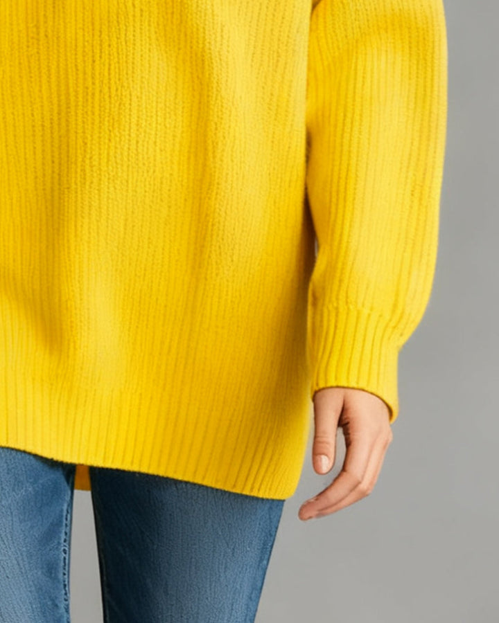 Jane - Elegant Three-Button Sweater with Collar