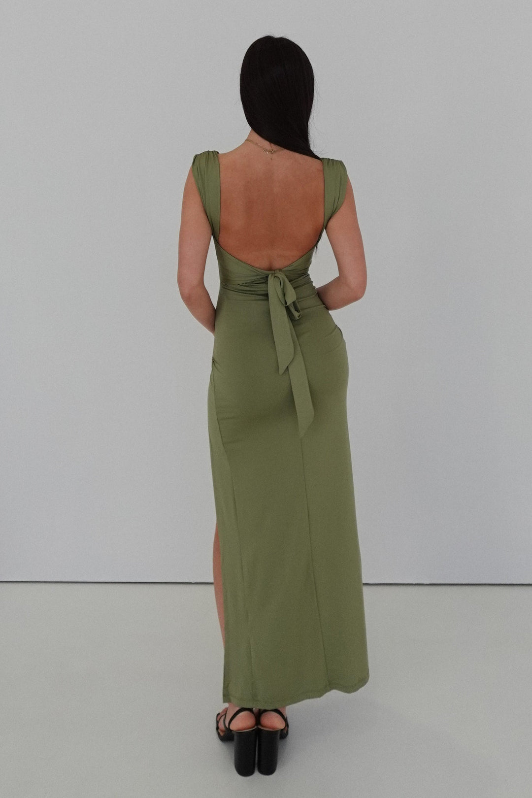 Liraea – Khaki dress with slit and knot at the back