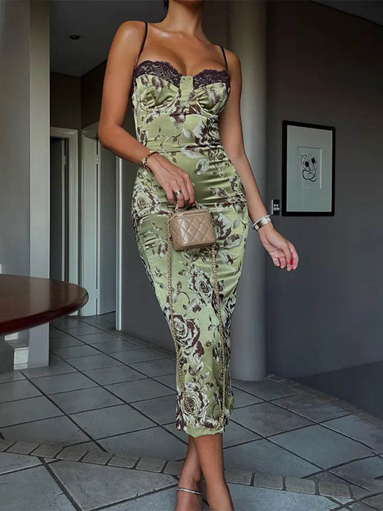 Talira™ | Bodycon dress with floral lace trim
