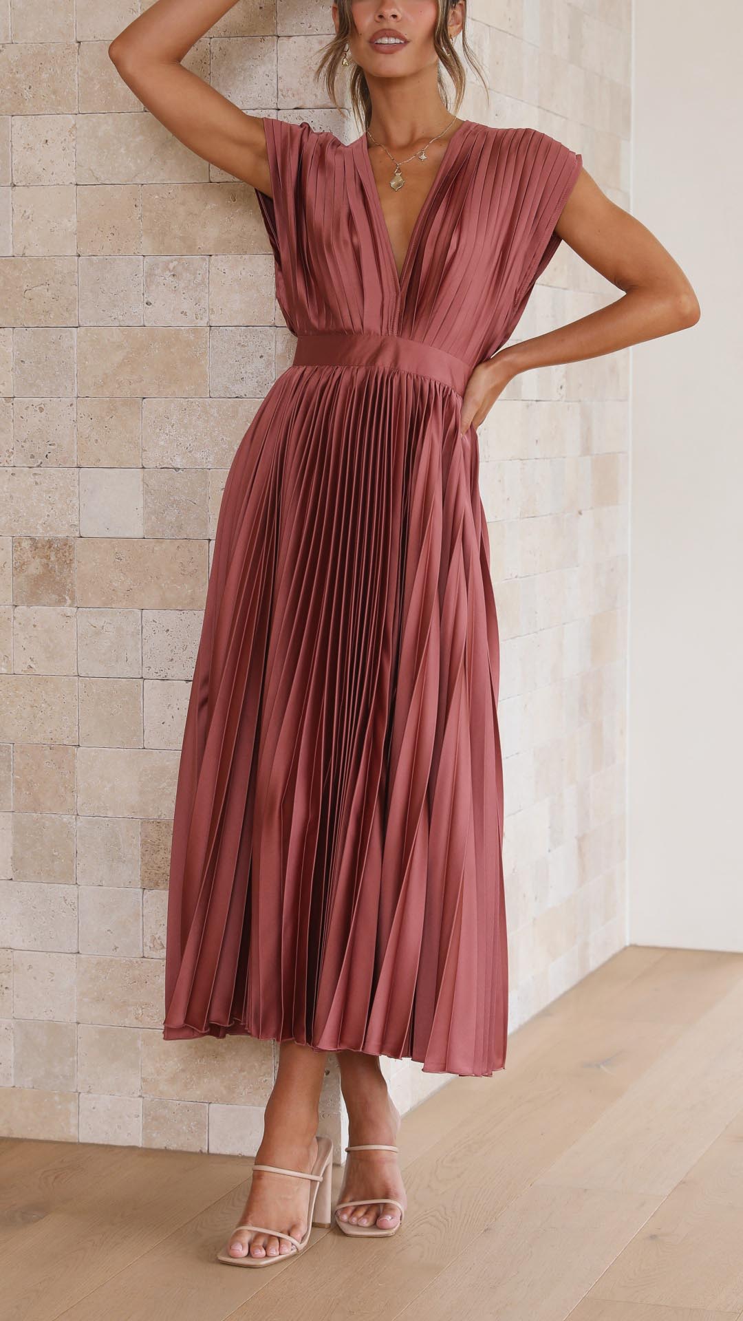 Maria - Elegant Pleated Midi Dress