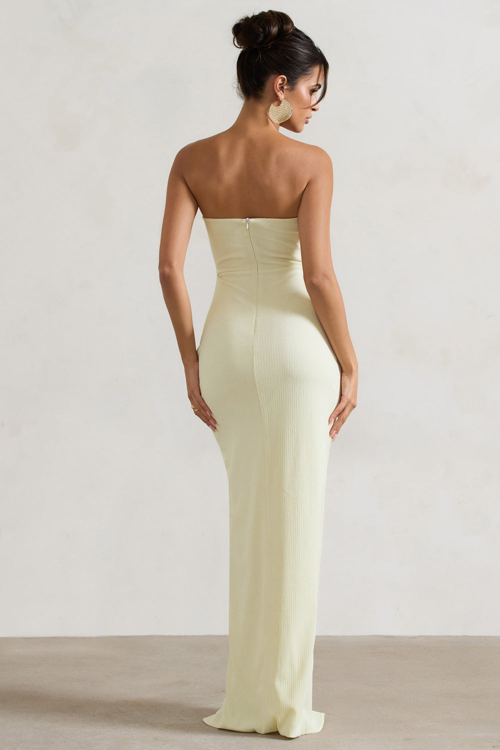 Cancun™ | Maxi abito senza spalline color ecru con ritagli e pinces