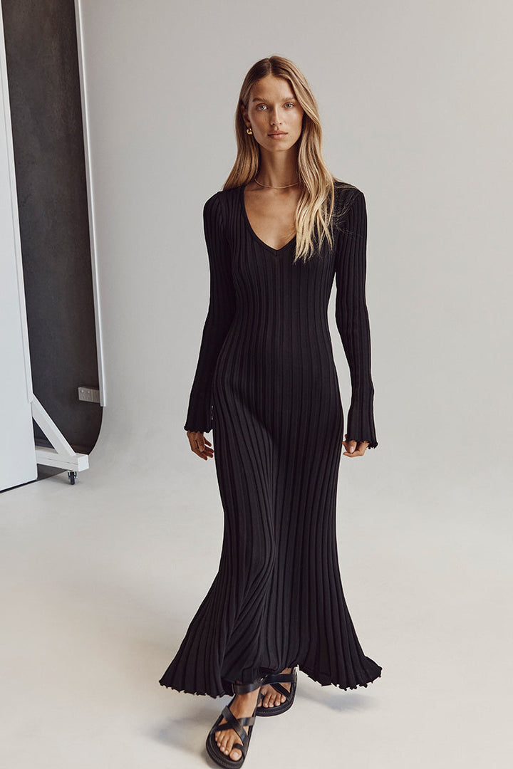 Dianara™ | V-neck knitted midi dress with sleeves (copy)
