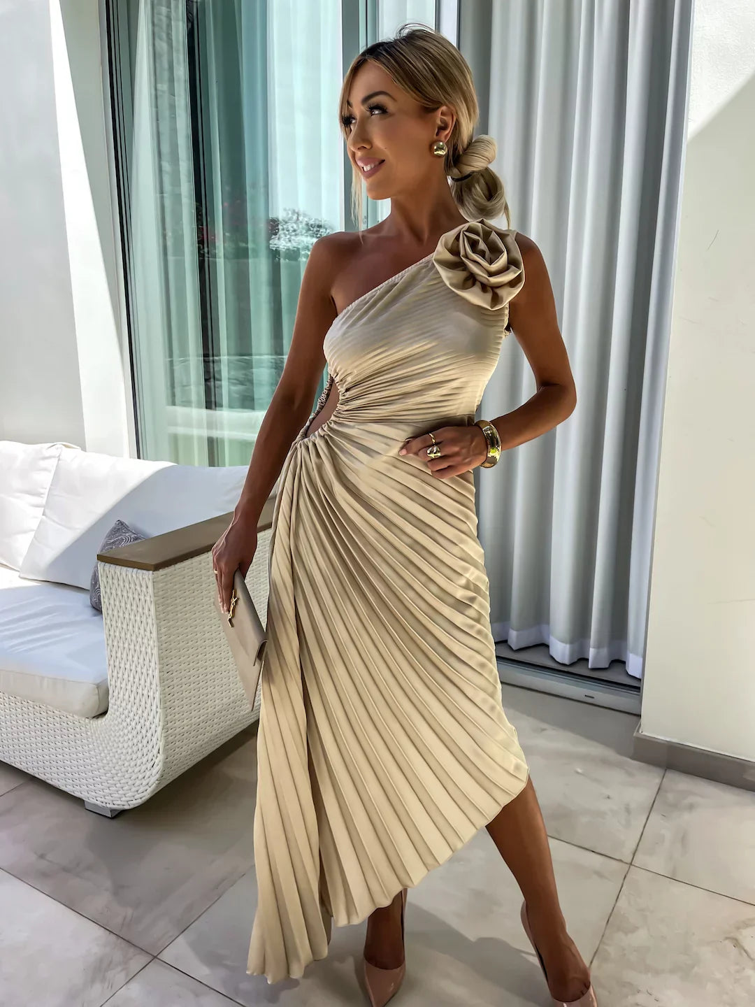 Lizbeth - Maxi abito con spalla a fiori