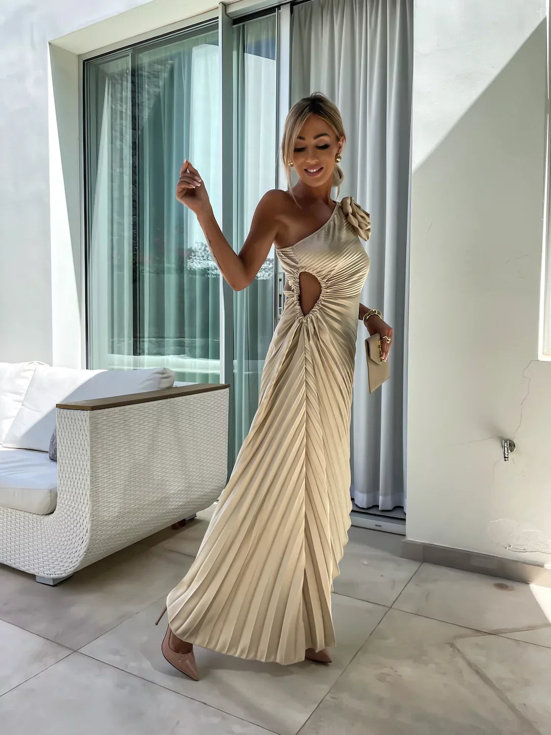 Lizbeth - Maxi abito con spalla a fiori