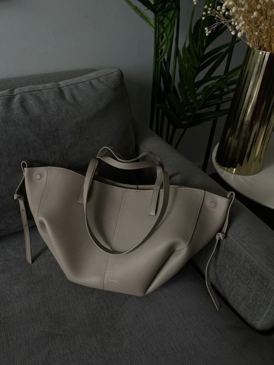 Lirael Tote Handbag